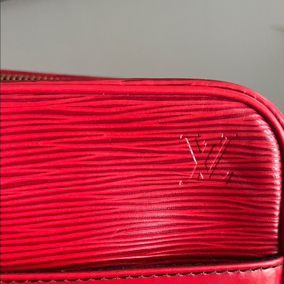 Louis Vuitton Red Epi Crossbody Camera Bag - Picture 14 of 17